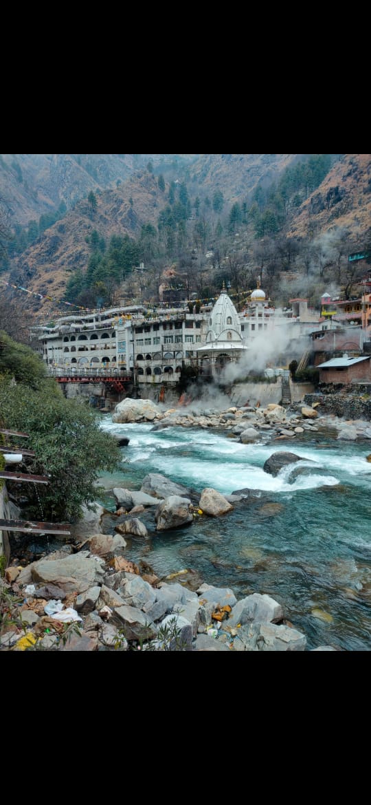 Manikaran hot springs by the Parvati river